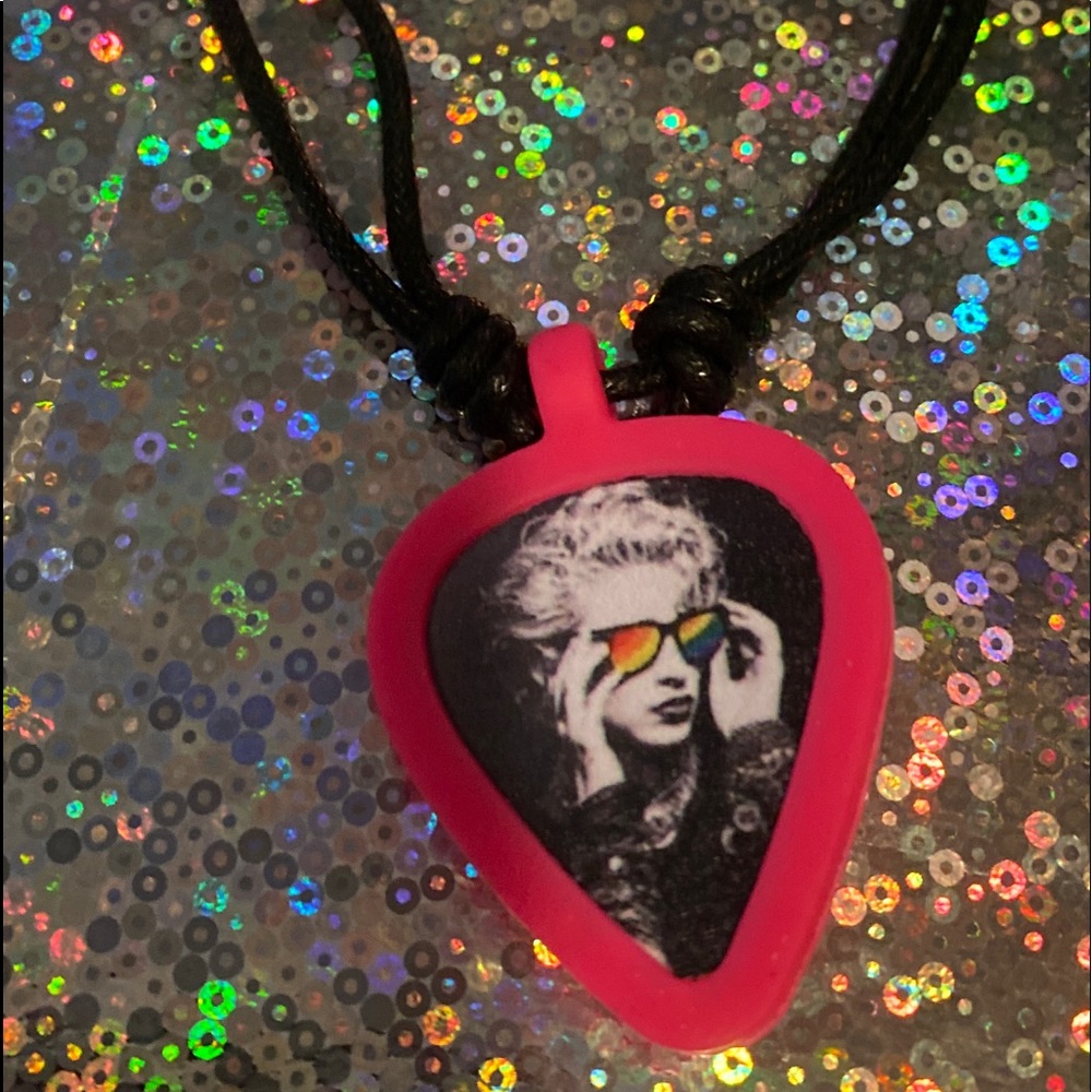 MADONNA FINALLY ENOUGH LOVE PICKBANDZ GUITAR PICK AND NECKLACE NEW !!